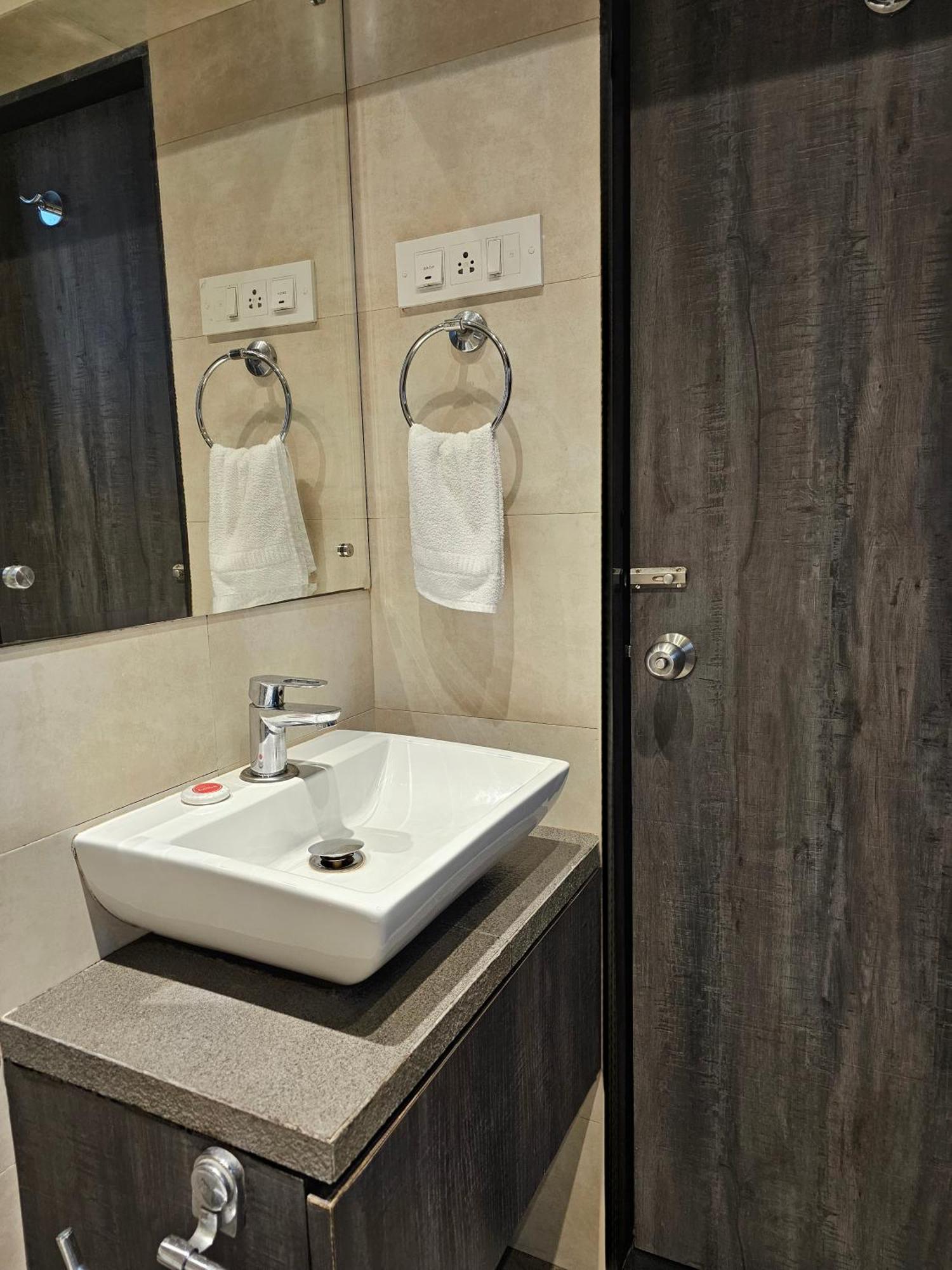 Hotel Kumkum 2*